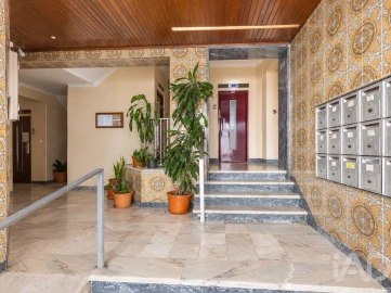 Apartamento T2 para Venda em Oeiras e São Julião da Barra, Paço de Arcos e Caxias