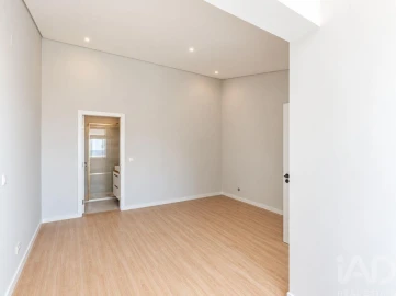 Apartamento T2 para Venda em Oeiras e São Julião da Barra, Paço de Arcos e Caxias
