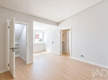 Apartamento T2 para Venda em Oeiras e São Julião da Barra, Paço de Arcos e Caxias