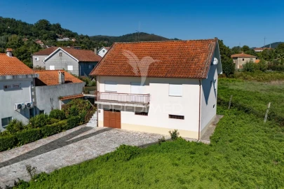 Moradia T3 para Venda em Pico de Regalados, Gondiães e Mós