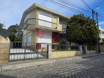 Moradia T6 para Venda em Nogueira e Silva Escura