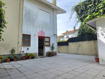 Moradia T6 para Venda em Nogueira e Silva Escura