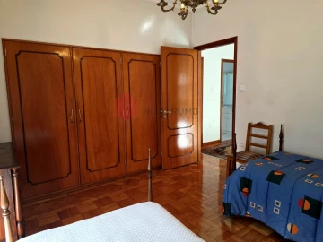 Moradia T6 para Venda em Nogueira e Silva Escura