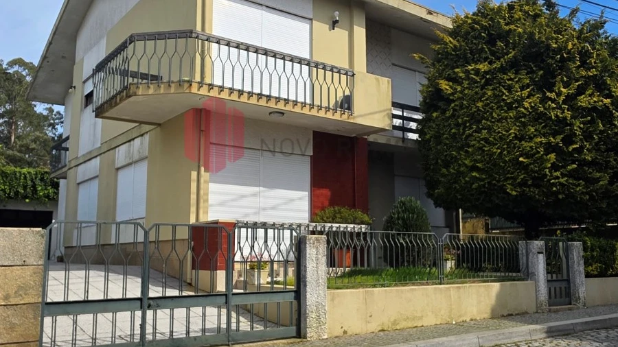 Moradia T6 para Venda em Nogueira e Silva Escura