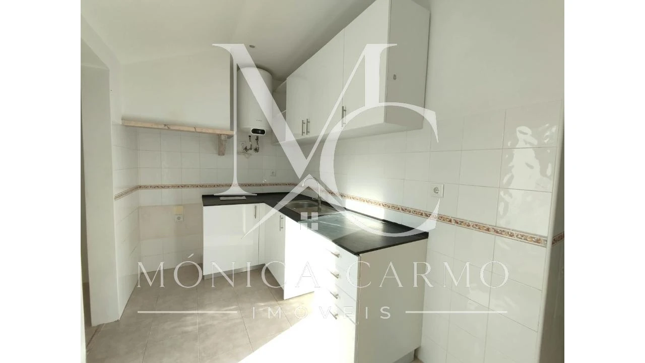 Apartamento T3 para Arrendamento em Marvila Foto 2