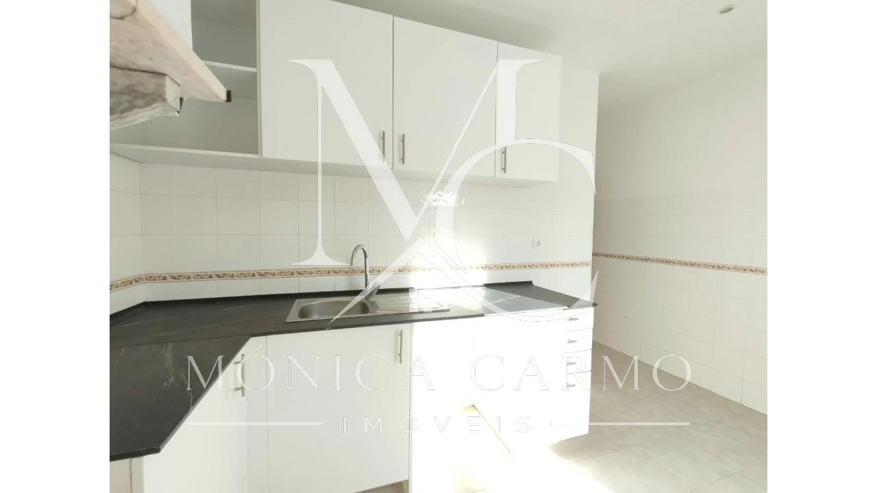 Apartamento T3 para Arrendamento em Marvila Foto 1