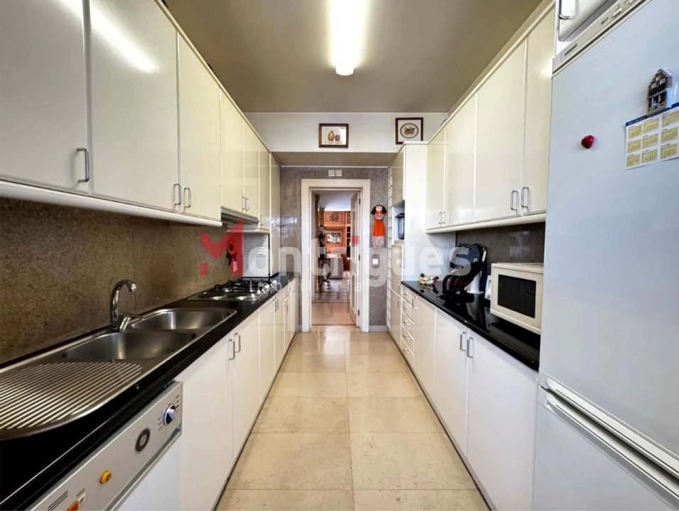 Apartamento T3 para Arrendamento em São Domingos de Benfica Foto 13