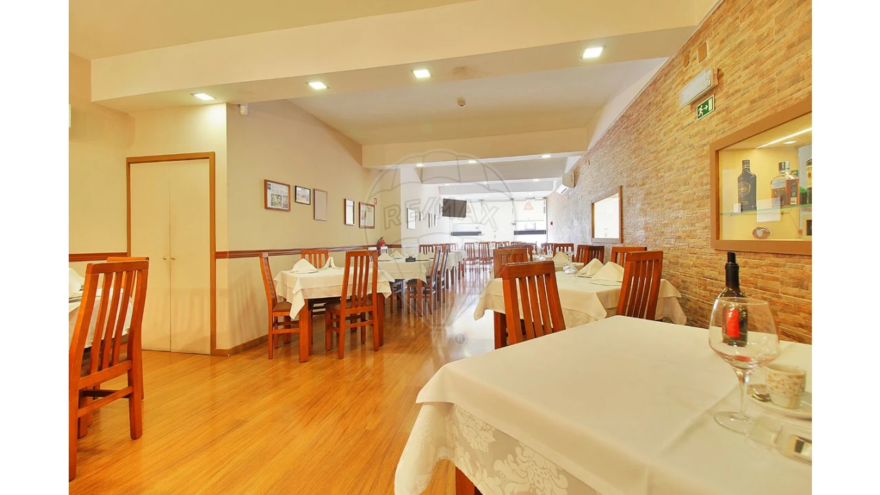 Negócio para Venda em Cedofeita, Santo Ildefonso, Sé, Miragaia, São Nicolau e Vitória Foto 11