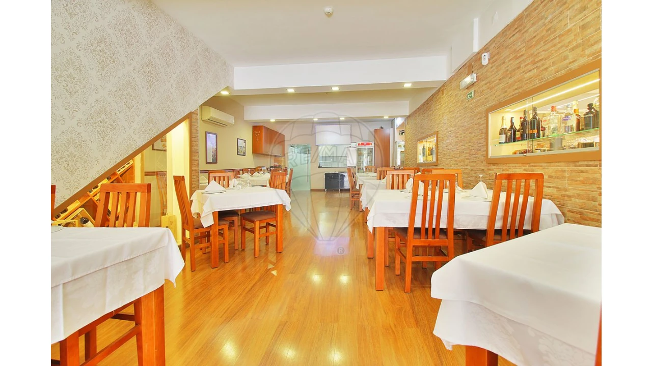 Negócio para Venda em Cedofeita, Santo Ildefonso, Sé, Miragaia, São Nicolau e Vitória Foto 3