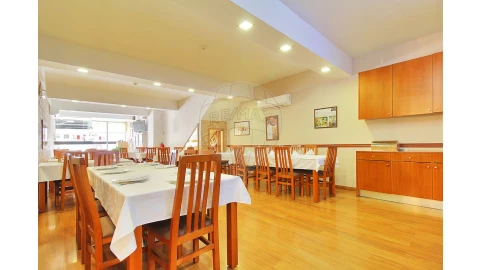 Negócio para Venda em Cedofeita, Santo Ildefonso, Sé, Miragaia, São Nicolau e Vitória