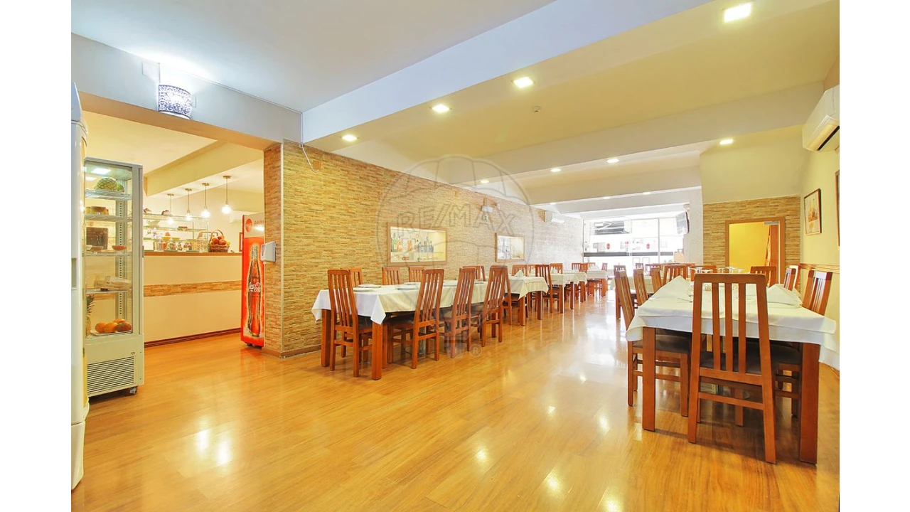 Negócio para Venda em Cedofeita, Santo Ildefonso, Sé, Miragaia, São Nicolau e Vitória Foto 1