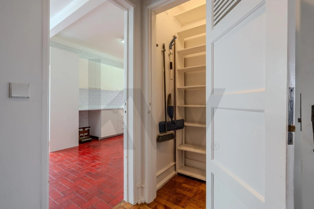 Apartamento T6 para Venda em Areeiro Foto 9
