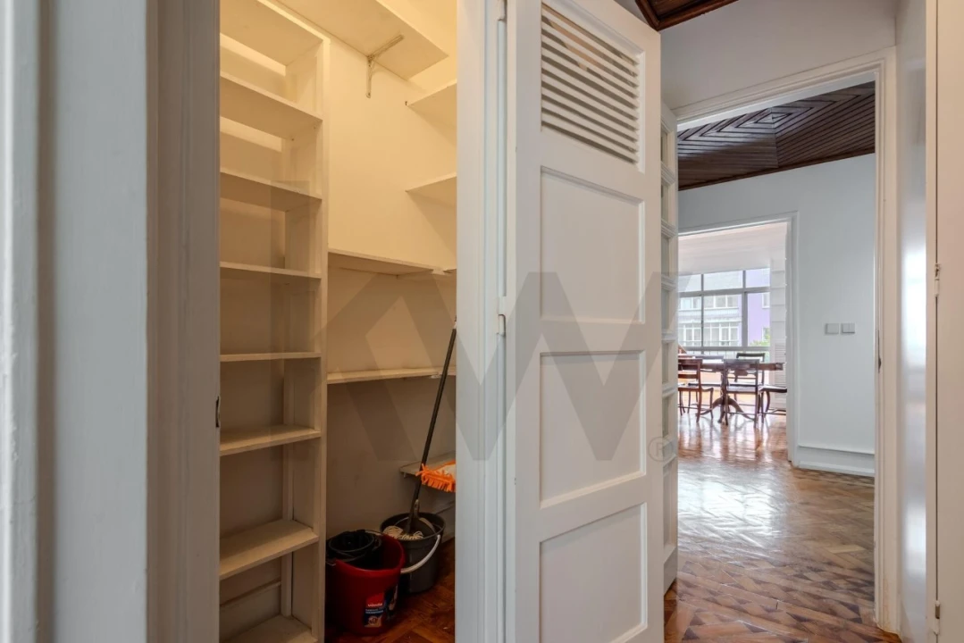 Apartamento T6 para Venda em Areeiro Foto 10