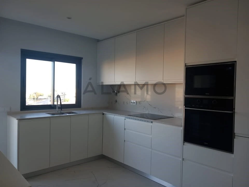 Apartamento T1 para Venda em Quelfes Foto 5