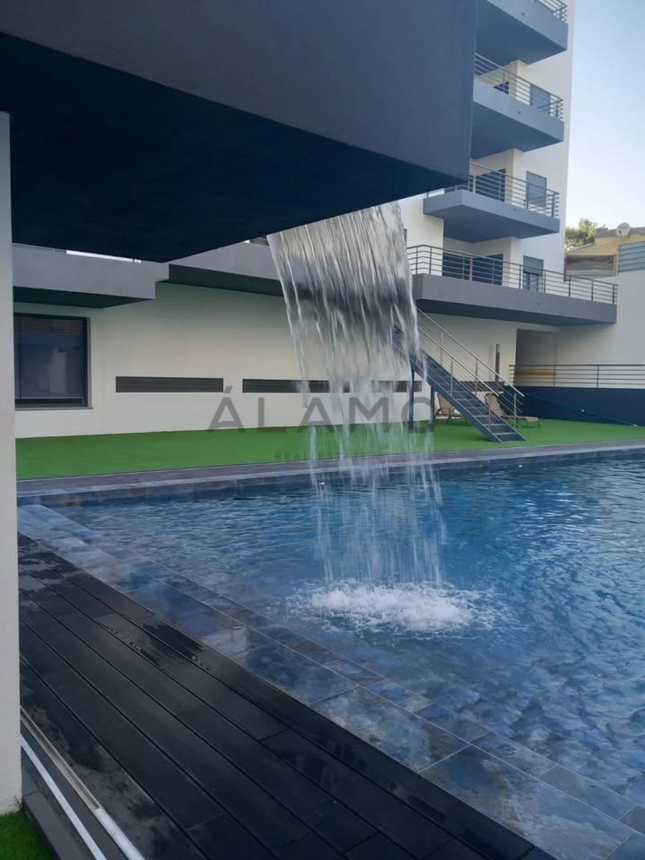 Apartamento T1 para Venda em Quelfes Foto 2