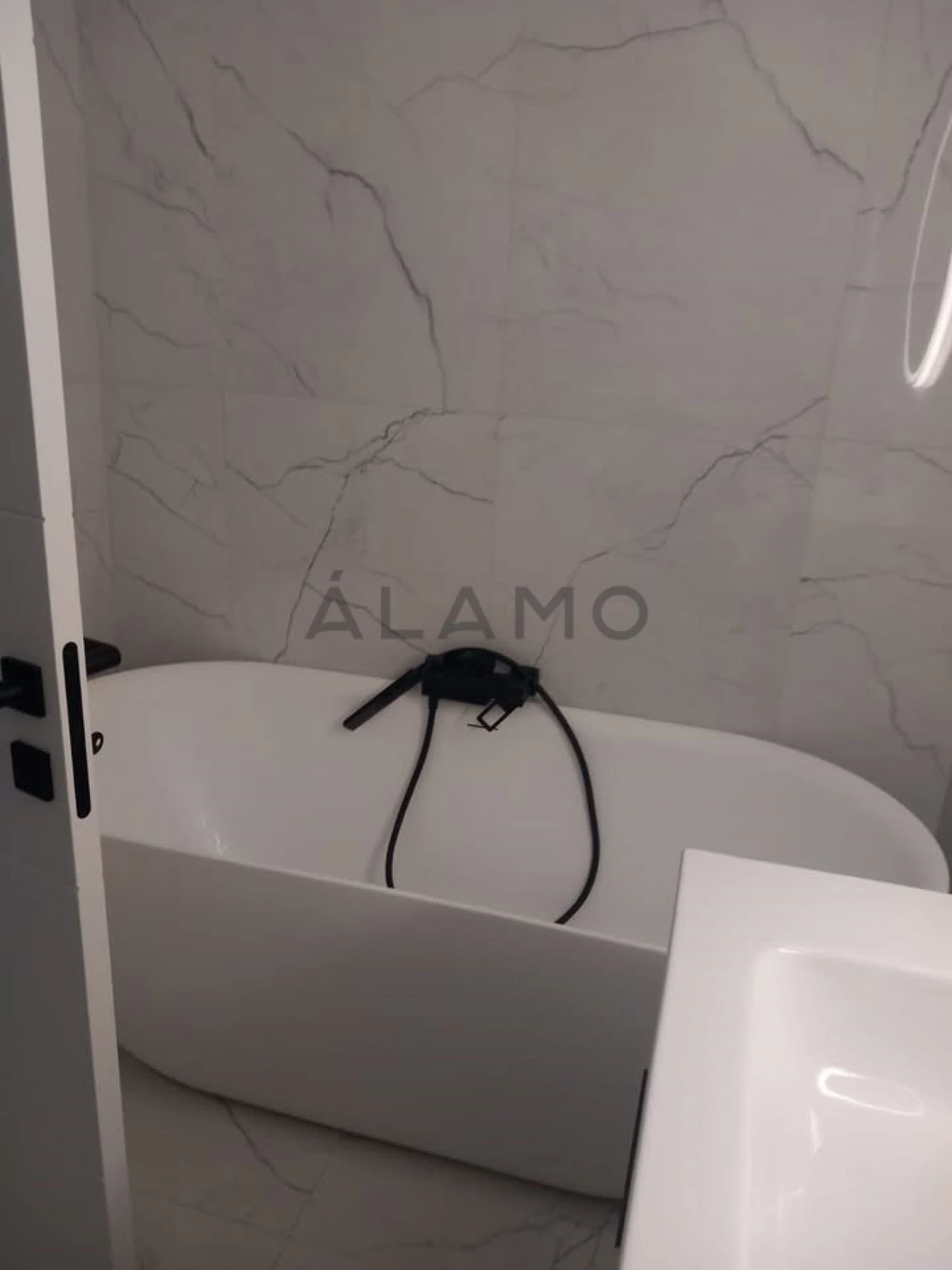 Apartamento T1 para Venda em Quelfes Foto 7