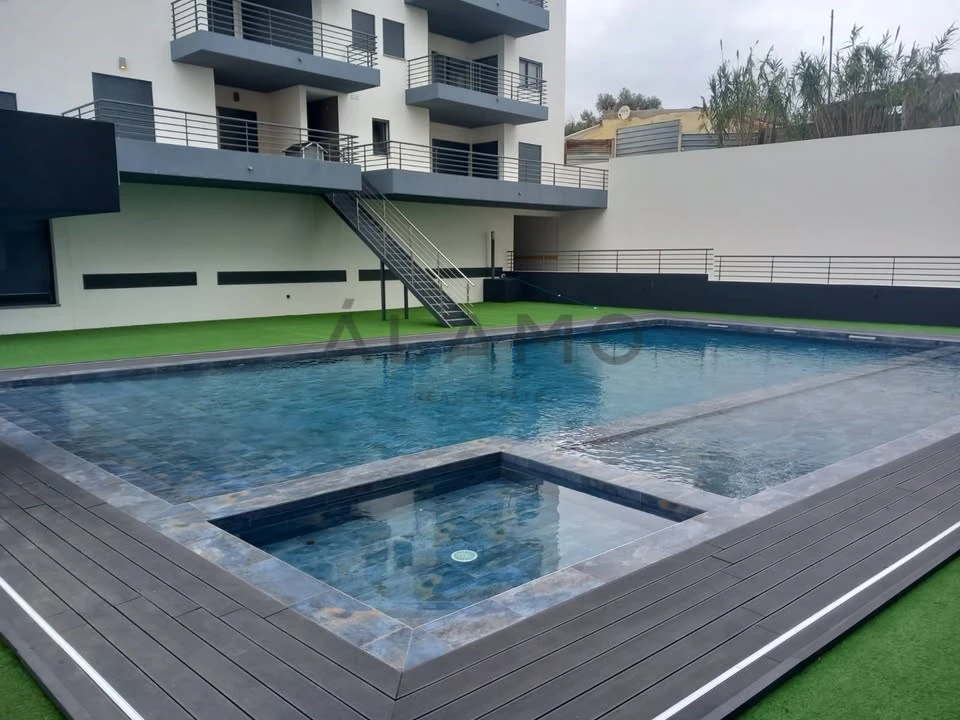 Apartamento T1 para Venda em Quelfes Foto 1
