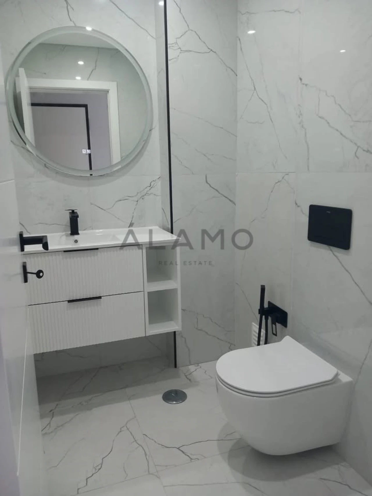 Apartamento T1 para Venda em Quelfes Foto 10
