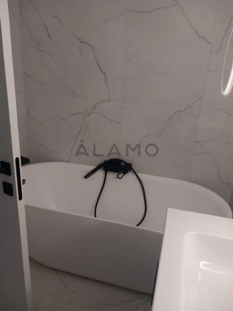 Apartamento T1 para Venda em Quelfes
