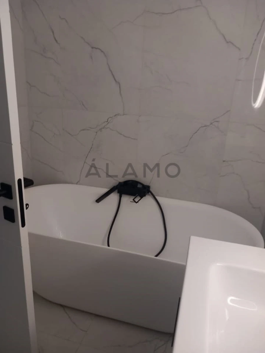 Apartamento T1 para Venda em Quelfes Foto 7
