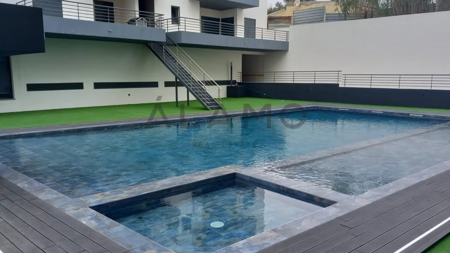 Apartamento T1 para Venda em Quelfes