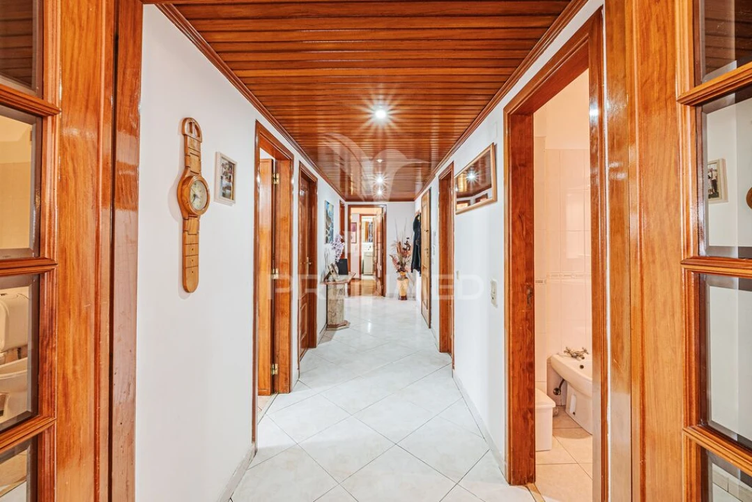 Apartamento T3 para Venda em Massamá e Monte Abraão Foto 13