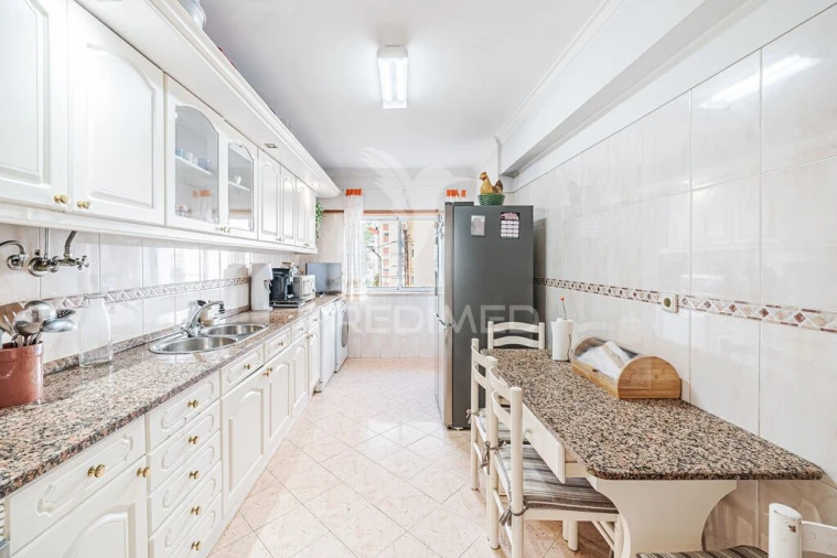 Apartamento T3 para Venda em Massamá e Monte Abraão Foto 9