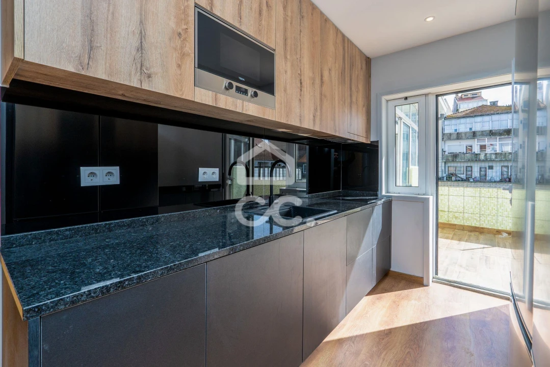 Apartamento T4 para Venda em Cedofeita, Santo Ildefonso, Sé, Miragaia, São Nicolau e Vitória Foto 1