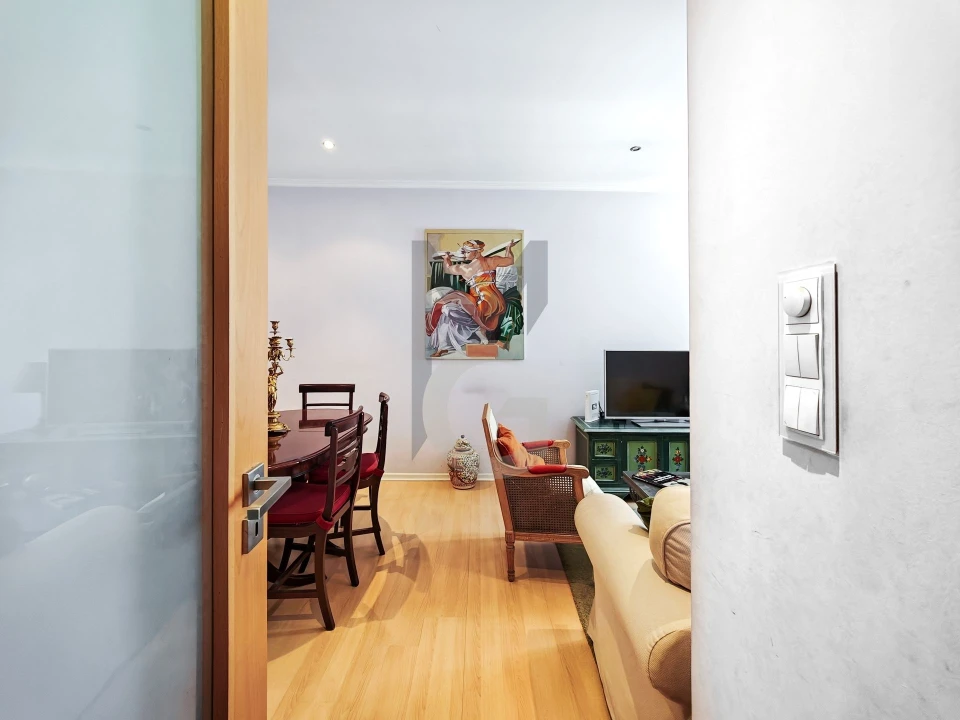 Apartamento T3 para Venda em Campo de Ourique Foto 2