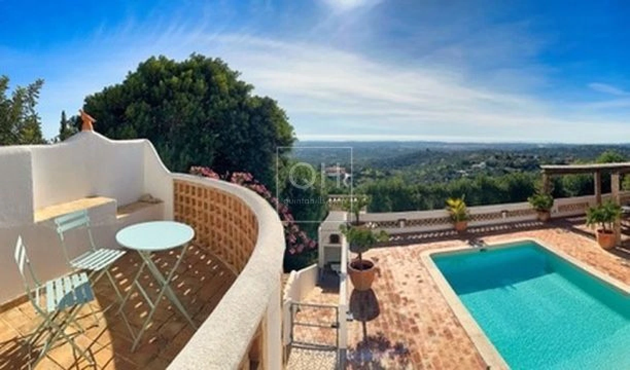 Moradia T4 para Venda em Santa Barbara de Nexe Foto 2