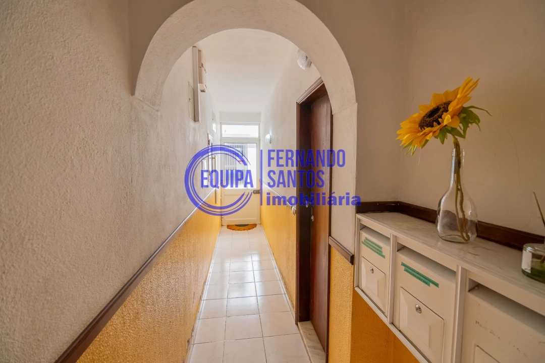 Apartamento T1 para Venda em Silves Foto 4