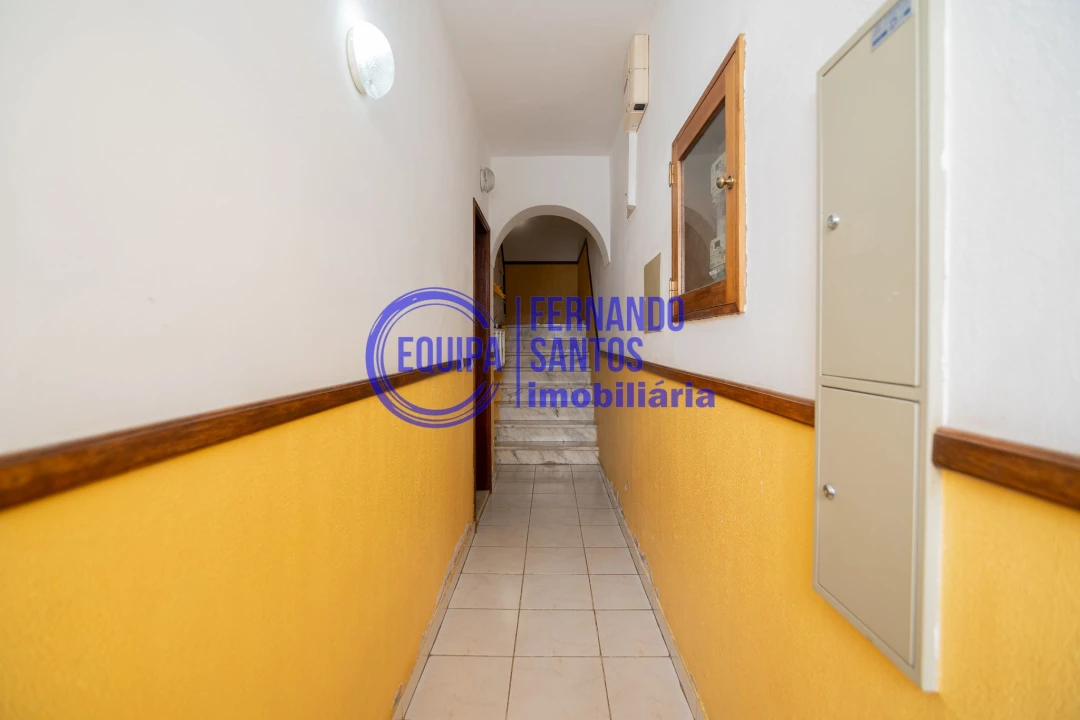 Apartamento T1 para Venda em Silves Foto 3