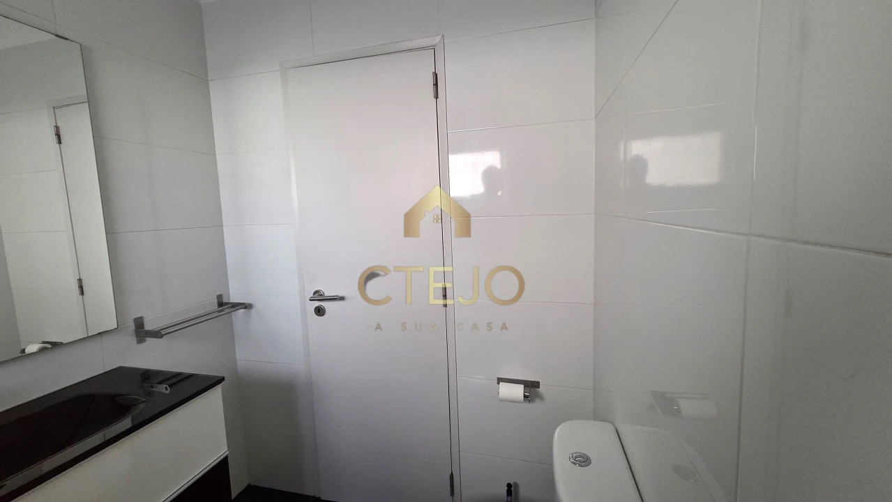 Apartamento T2 para Venda em Santa Iria de Azoia, São João da Talha e Bobadela Foto 17