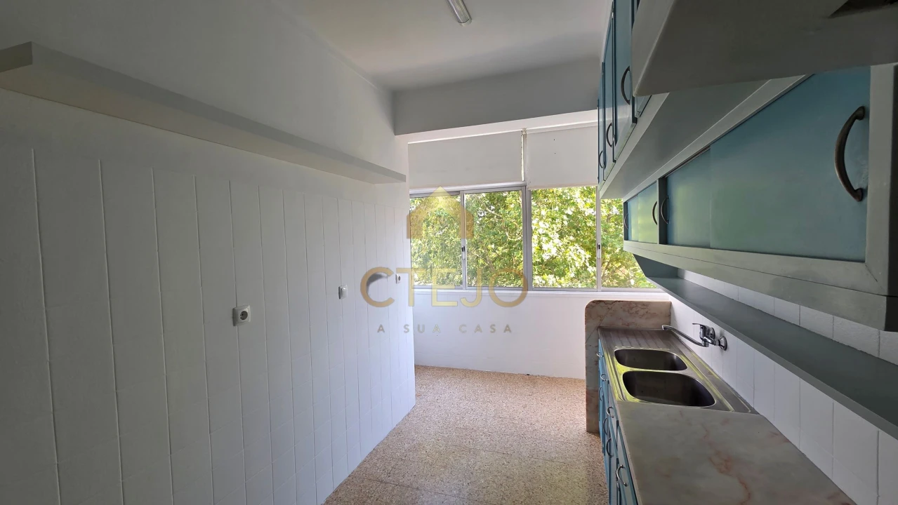 Apartamento T2 para Venda em Santa Iria de Azoia, São João da Talha e Bobadela Foto 4