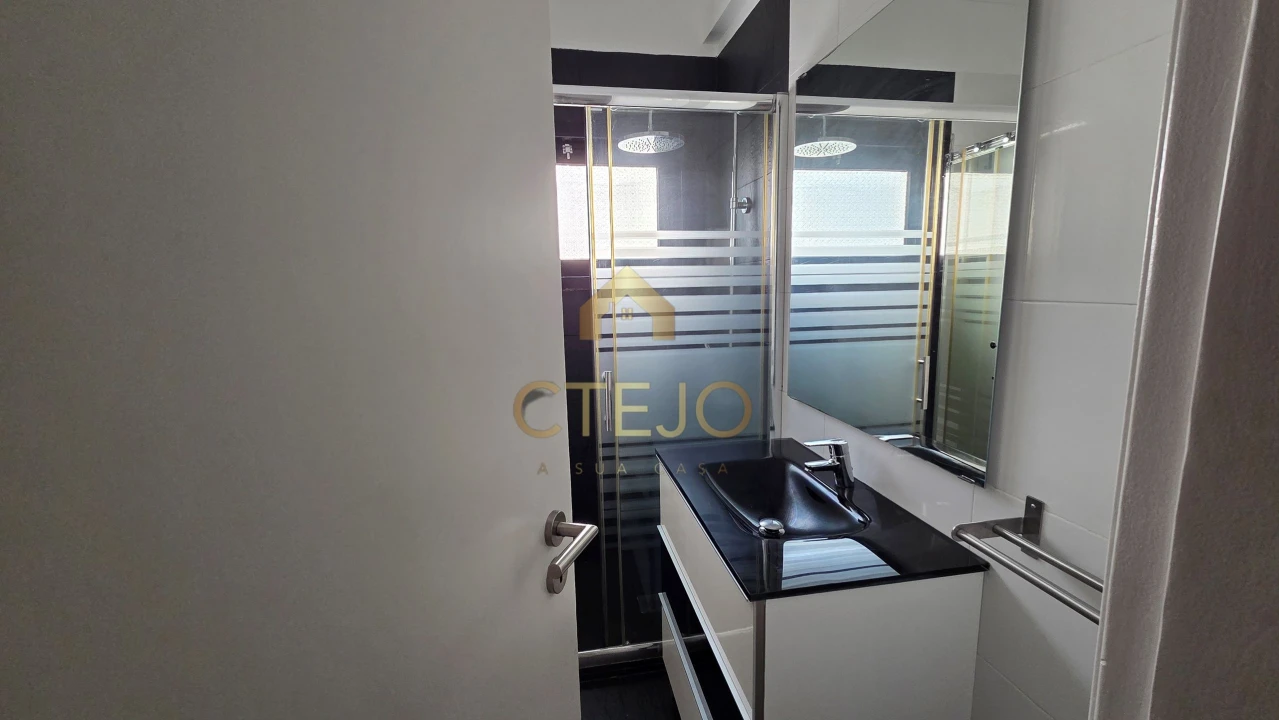 Apartamento T2 para Venda em Santa Iria de Azoia, São João da Talha e Bobadela Foto 14