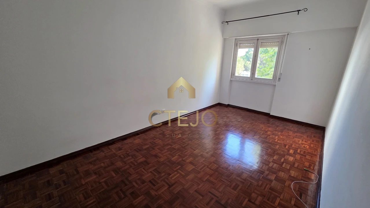 Apartamento T2 para Venda em Santa Iria de Azoia, São João da Talha e Bobadela Foto 11