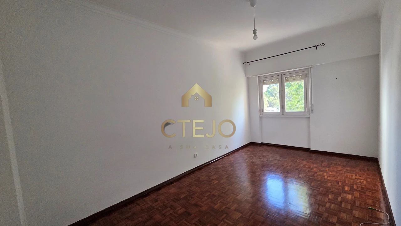 Apartamento T2 para Venda em Santa Iria de Azoia, São João da Talha e Bobadela Foto 12