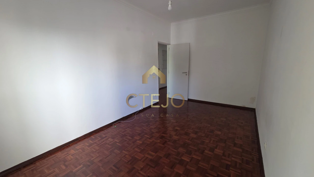 Apartamento T2 para Venda em Santa Iria de Azoia, São João da Talha e Bobadela Foto 13
