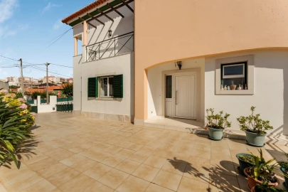 Moradia T4 para Venda em Carcavelos e Parede