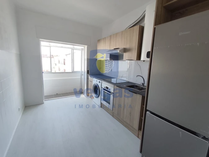 Apartamento T1 para Venda em Baixa da Banheira e Vale da Amoreira Foto 3