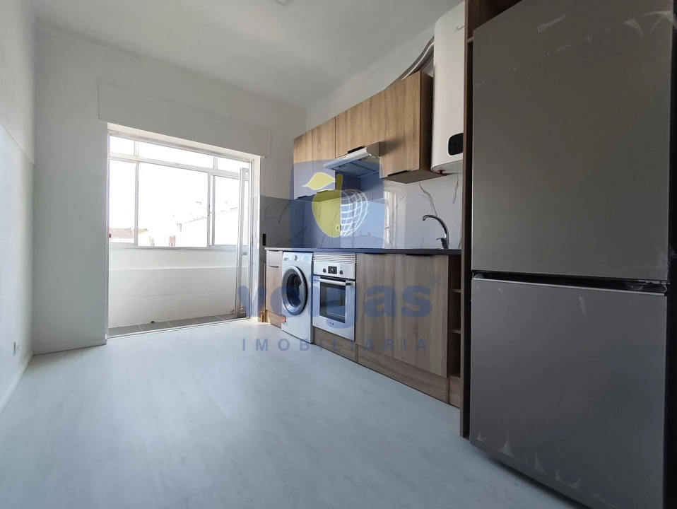 Apartamento T1 para Venda em Baixa da Banheira e Vale da Amoreira Foto 2