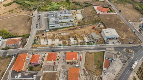 Moradia T4 para Venda em Igreja Nova e Cheleiros