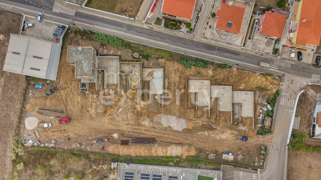 Moradia T4 para Venda em Igreja Nova e Cheleiros Foto 17