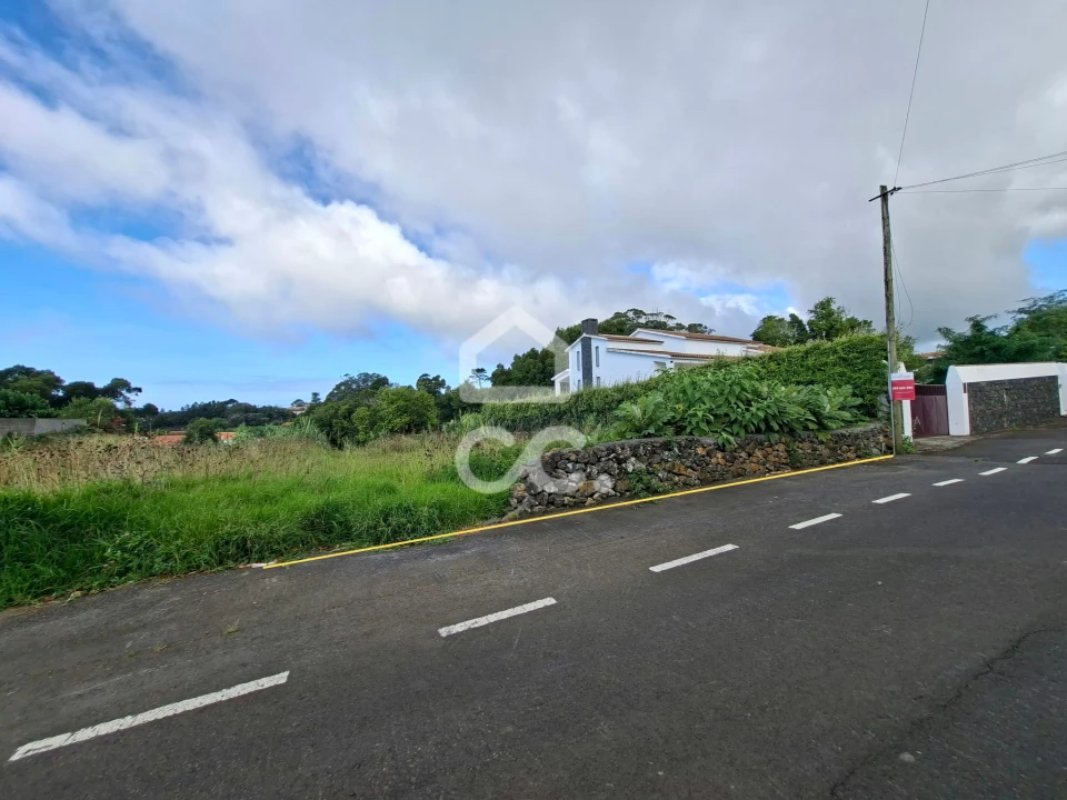 Terreno para Venda em São Mateus da Calheta Foto 3