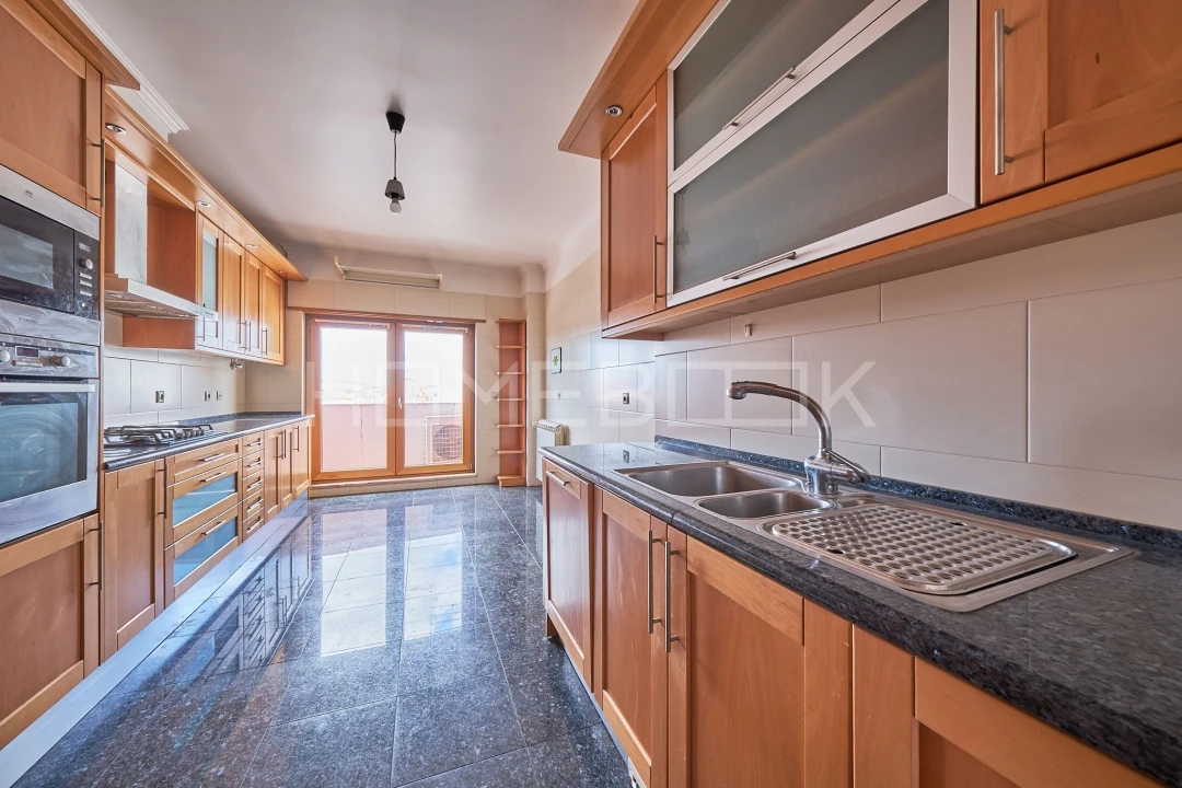 Apartamento T3 para Arrendamento em São Domingos de Benfica Foto 6