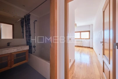 Apartamento T3 para Arrendamento em São Domingos de Benfica