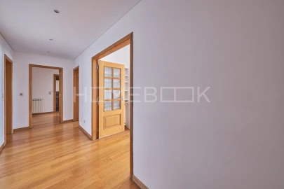 Apartamento T3 para Arrendamento em São Domingos de Benfica