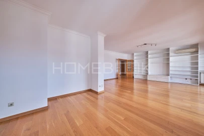 Apartamento T3 para Arrendamento em São Domingos de Benfica