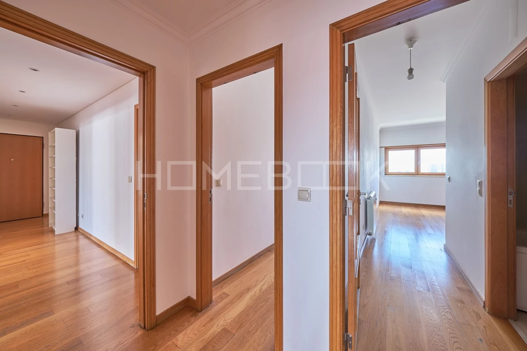 Apartamento T3 para Arrendamento em São Domingos de Benfica Foto 8