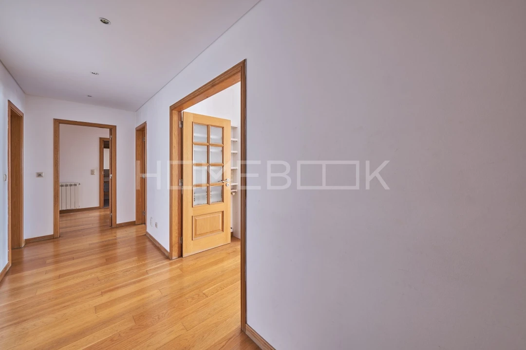 Apartamento T3 para Arrendamento em São Domingos de Benfica Foto 5